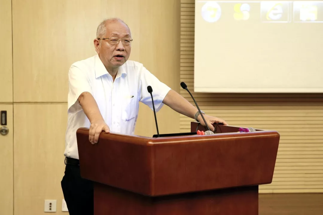 2019-10-28：数学有什么用？丘成桐：AI和大数据的未来都得靠它！