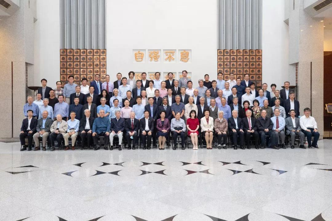 杨振宁先生数理工作漫谈：单位圆定理及其他